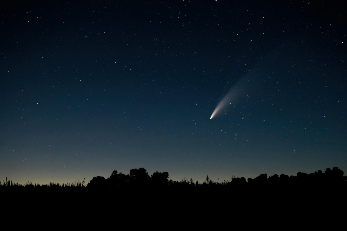 Astronomer Eyes Comet 3I/ATLAS as It Approaches Perihelion